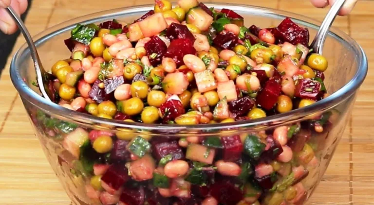 Без майонезу, але дуже смачний: салат з буряком, який першим зникає зі столу